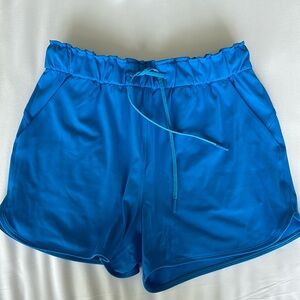 Lululemon stretch hi rise shorts 3.5” in Pool Blue in size 8